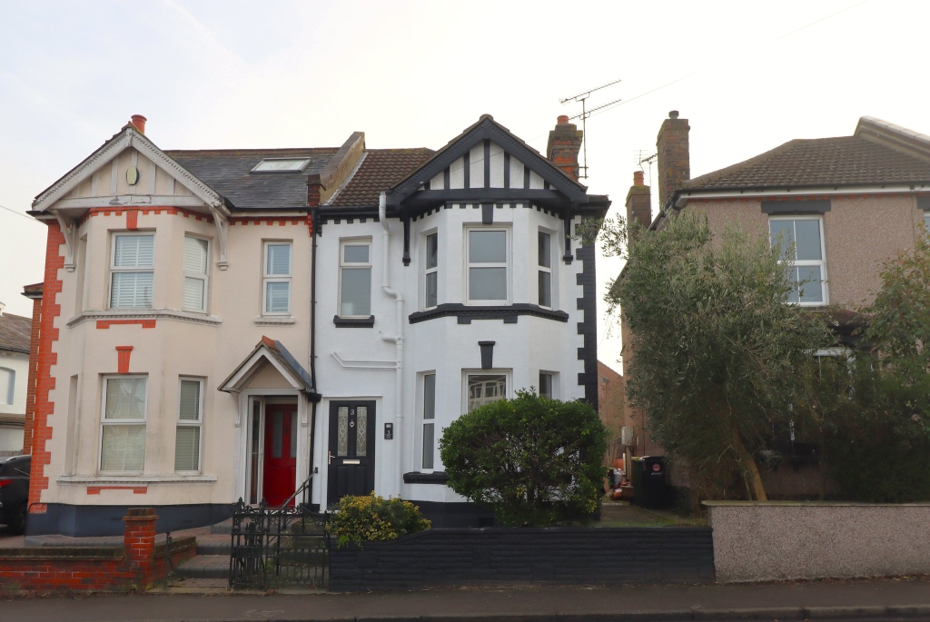 High Road, Rayleigh