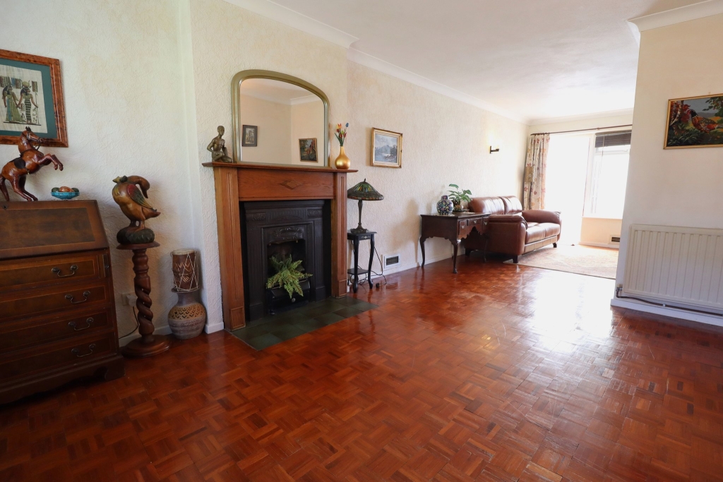 Upper Lambricks, Rayleigh